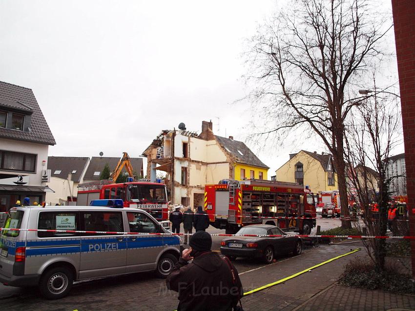 Hausexplosion Bruehl bei Koeln Pingsdorferstr P525.JPG